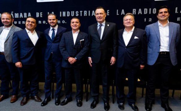 El gobernador del estado de Querétaro, Maurici Kuri González, estuvo presente en la toma de protesta de la mesa directiva de la CIRT.