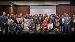 Asistentes a la reunión mensual de EMAAC en la que se firmó el convenio con Mundo Ejecutivo Querétaro