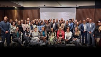 Asistentes a la reunión mensual de EMAAC en la que se firmó el convenio con Mundo Ejecutivo Querétaro